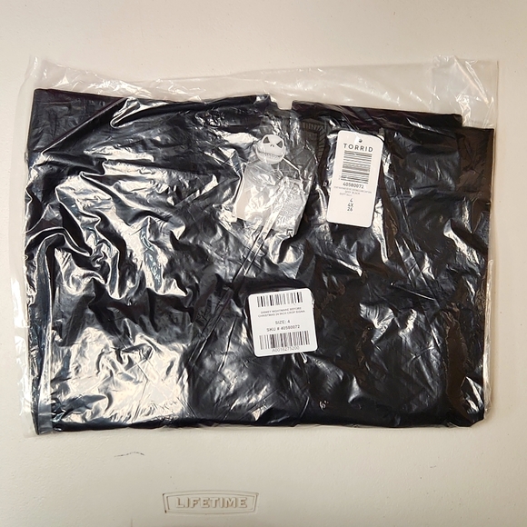 ❤️NWT VINTAGE TORRID LEGGING NIGHTMARE BEFORE CHRISTMAS OOGIE BOOGIE HALLOWEEN - Picture 11 of 15